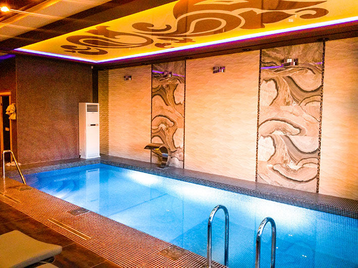 Интерьер бассейна в доме